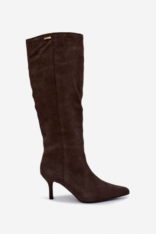 botas altas de camurça sintética com saltos finos isoladas modelo slip-on Big Star UU274495 na cor castanha escura