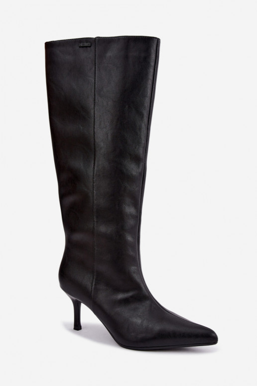 botas altas de couro natural com saltos finos isoladas modelo slip-on Big Star UU274497 na cor preta