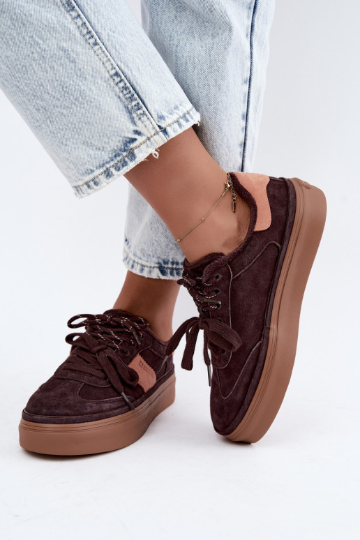 botas estilo sneaker em camurça sintética para mulheres isoladas Big Star UU274770 na cor chocolate