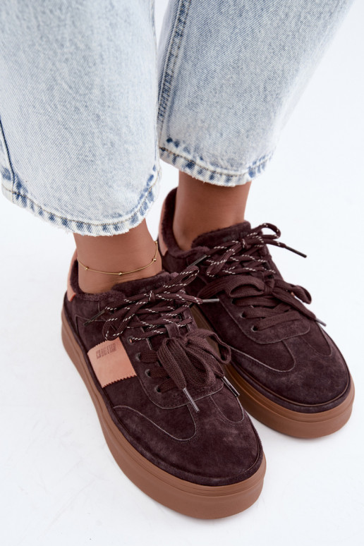 botas estilo sneaker em camurça sintética para mulheres isoladas Big Star UU274770 na cor chocolate