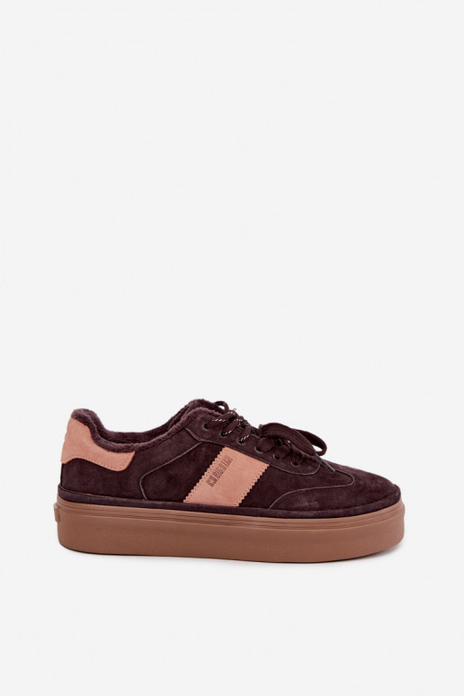 botas estilo sneaker em camurça sintética para mulheres isoladas Big Star UU274770 na cor chocolate