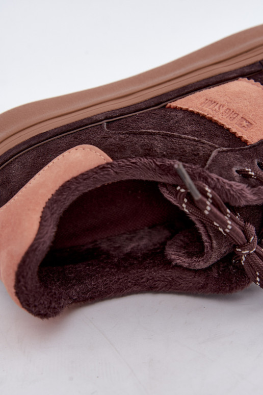 botas estilo sneaker em camurça sintética para mulheres isoladas Big Star UU274770 na cor chocolate