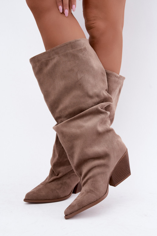 Botas altas khaki femininas com parte superior curva e saltos em camurça Durela