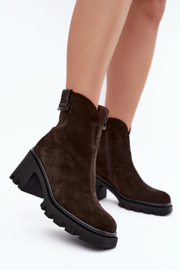 Sapatos isolados em camurça sintética com saltos T.Sokolski SH Z26-428 chocolate