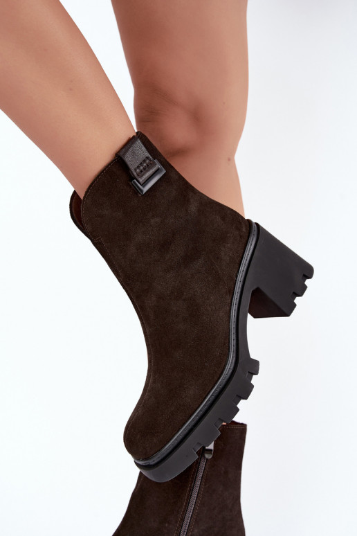 Sapatos isolados em camurça sintética com saltos T.Sokolski SH Z26-428 chocolate
