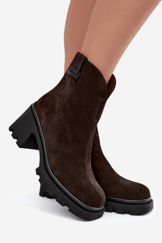 Sapatos isolados em camurça sintética com saltos T.Sokolski SH Z26-428 chocolate