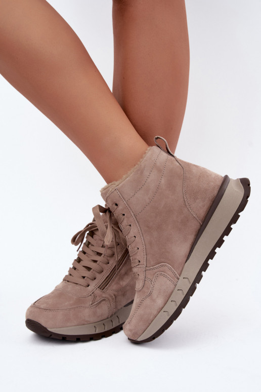 Botins isolados femininos em camurça sintética cor areia Alirella