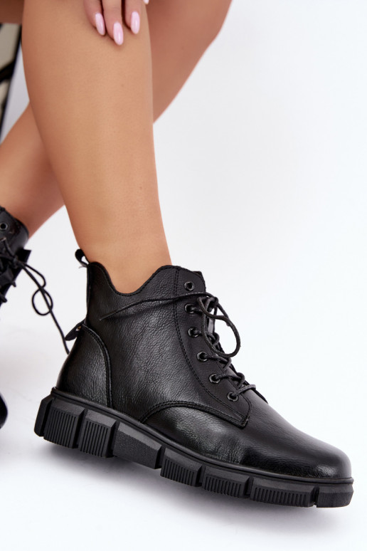 Botins isolados em couro sintético cor preta Girelisse