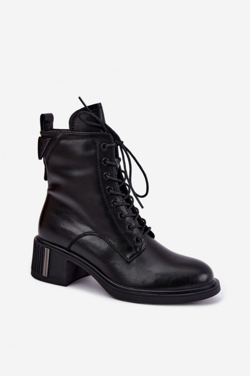 Botins isolados de couro natural Vinceza pretos