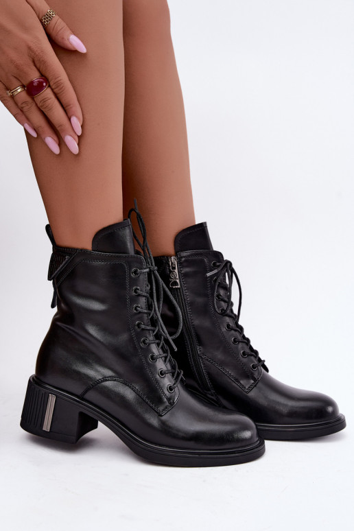 Botins isolados de couro natural Vinceza pretos