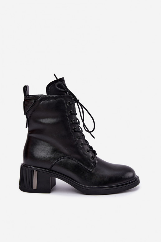 Botins isolados de couro natural Vinceza pretos
