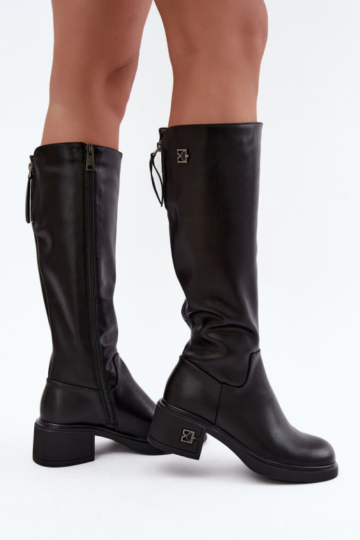 Botas altas isoladas de couro natural Vinceza pretas