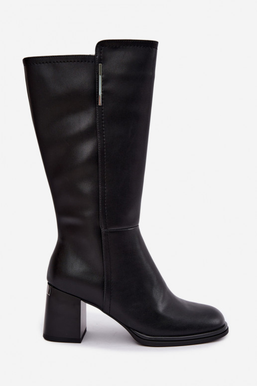 Botas altas isoladas de couro natural com saltos Vinceza pretas