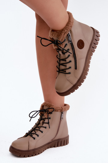 Botins femininos isolados em couro natural Vinceza 133123 na cor areia