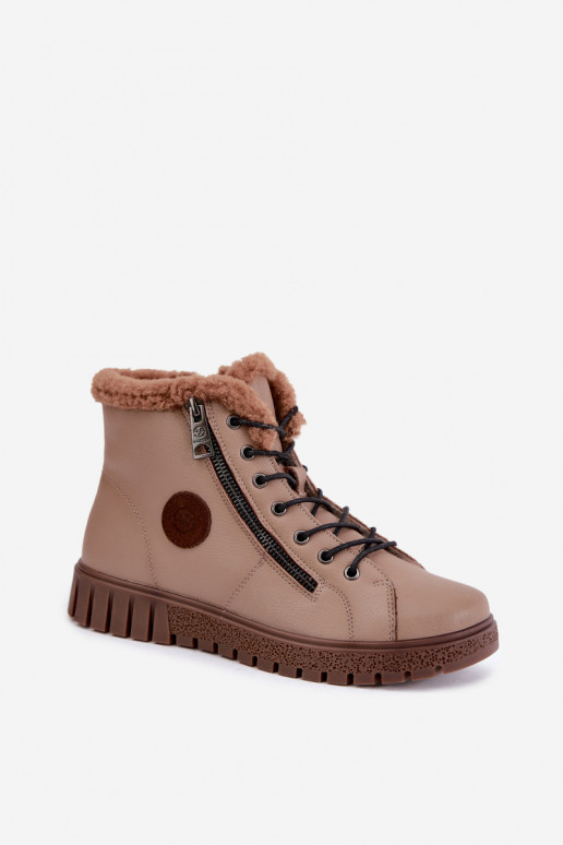 Botins femininos isolados em couro natural Vinceza 133123 na cor areia