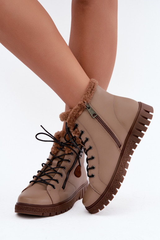 Botins femininos isolados em couro natural Vinceza 133123 na cor areia