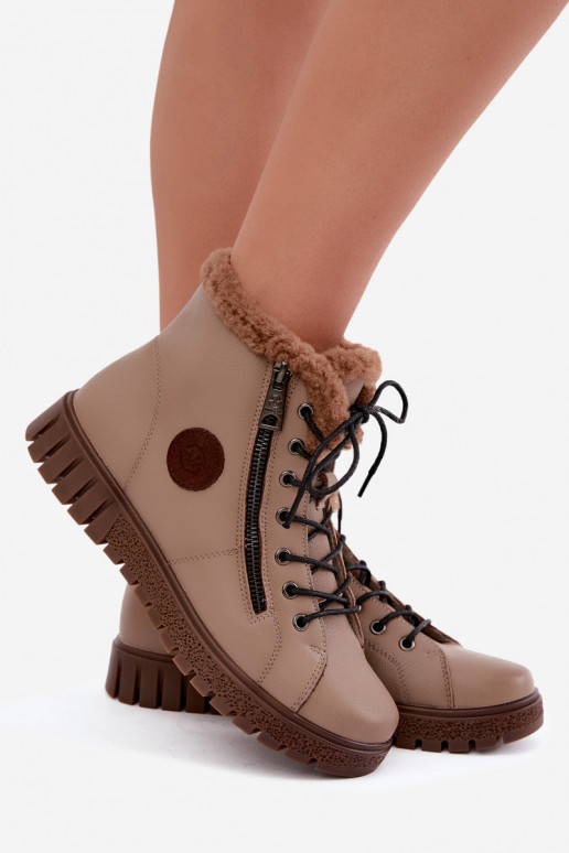 Botins femininos isolados em couro natural Vinceza 133123 na cor areia