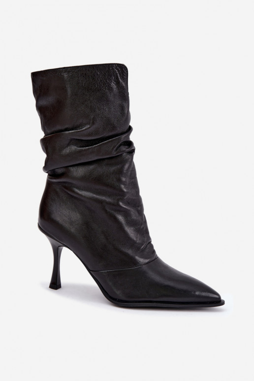Botins isolados em couro natural Slouchy com saltos finos Vinceza 89166 na cor preta