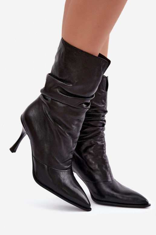 Botins isolados em couro natural Slouchy com saltos finos Vinceza 89166 na cor preta