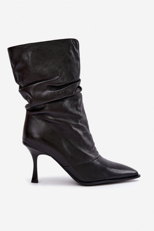 Botins isolados em couro natural Slouchy com saltos finos Vinceza 89166 na cor preta