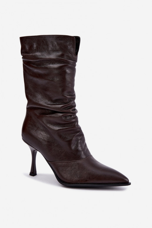 Botins isolados em couro natural Slouchy com saltos finos Vinceza 89166 na cor chocolate