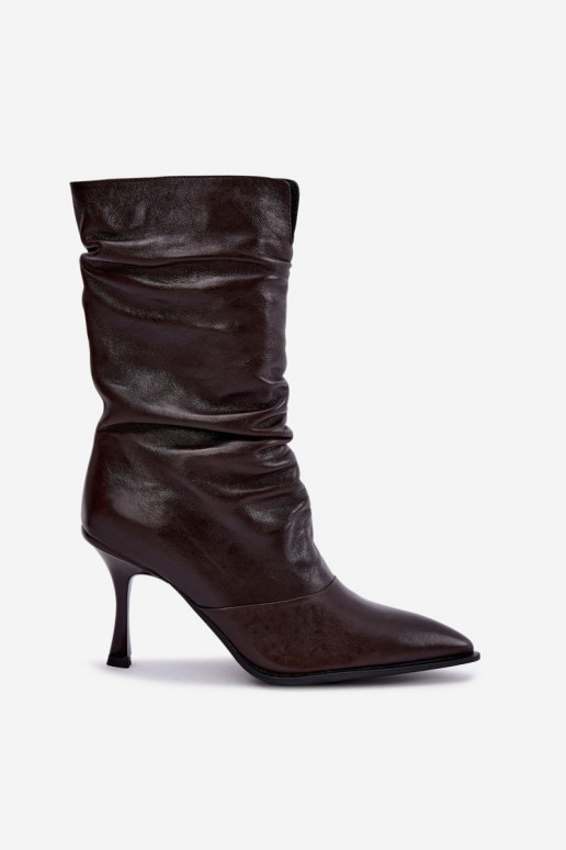 Botins isolados em couro natural Slouchy com saltos finos Vinceza 89166 na cor chocolate