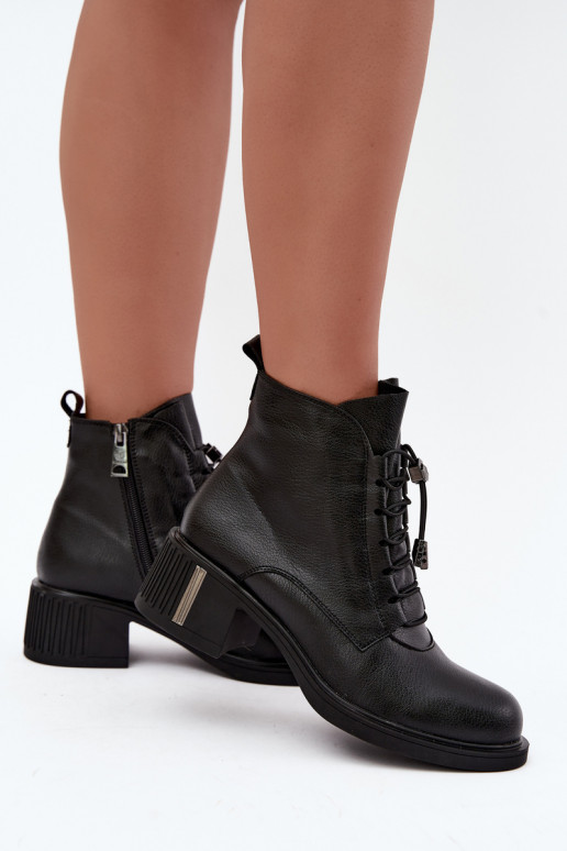 Botins isolados em couro natural Klocke Vinceza 89161 na cor preta