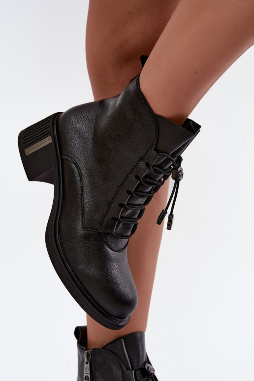 Botins isolados em couro natural Klocke Vinceza 89161 na cor preta