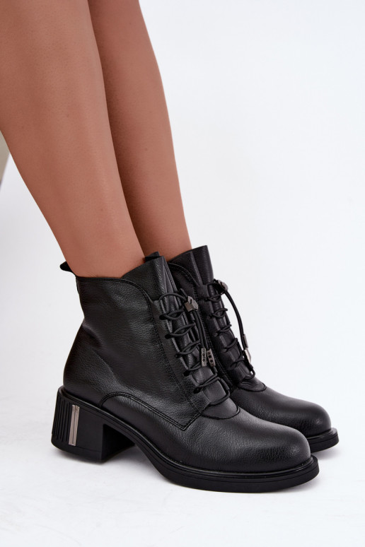 Botins isolados em couro natural Klocke Vinceza 89161 na cor preta
