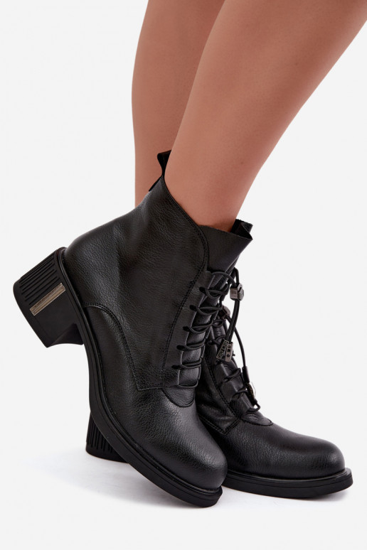 Botins isolados em couro natural Klocke Vinceza 89161 na cor preta