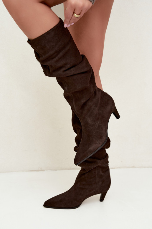 Botas altas em camurça sintética isoladas Slouchy com saltos Vinceza 89167 na cor chocolate
