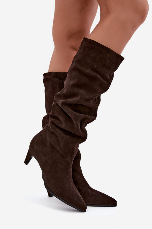 Botas altas em camurça sintética isoladas Slouchy com saltos Vinceza 89167 na cor chocolate