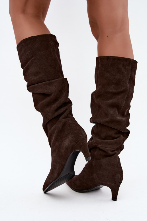 Botas altas em camurça sintética isoladas Slouchy com saltos Vinceza 89167 na cor chocolate