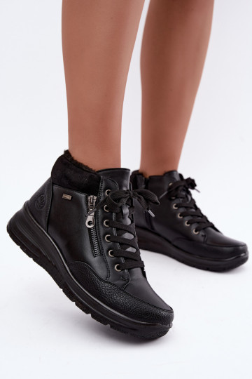 Botins femininos isolados com pelo por dentro na cor preta Parvella 2