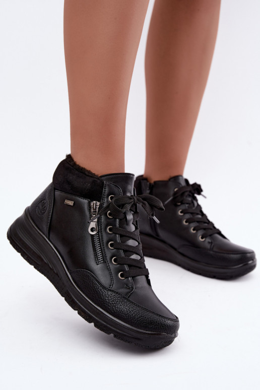 Botins femininos isolados com pelo por dentro na cor preta Parvella