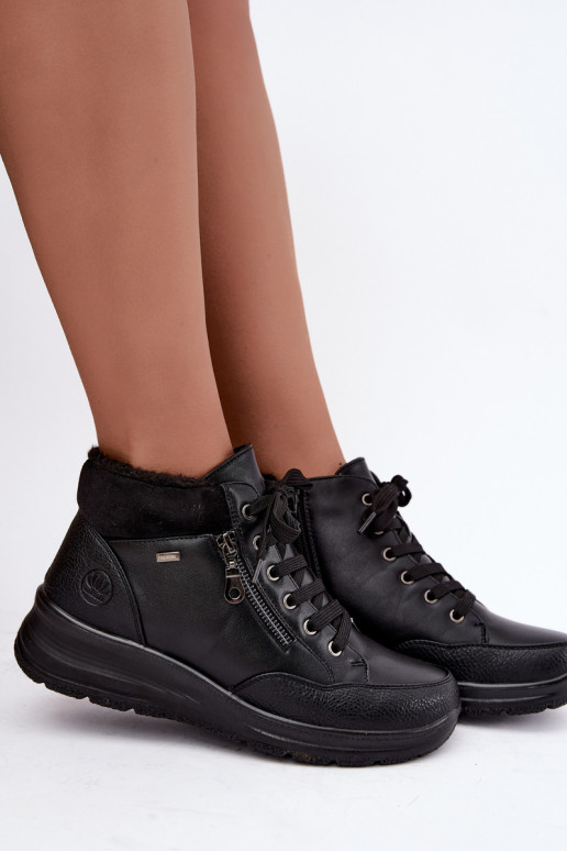 Botins femininos isolados com pelo por dentro na cor preta Parvella