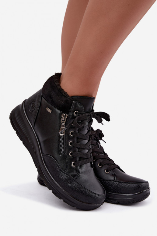 Botins femininos isolados com pelo por dentro na cor preta Parvella