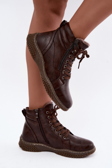 Botins femininos isolados com pelo por dentro em couro sintético na cor castanha Ulverina