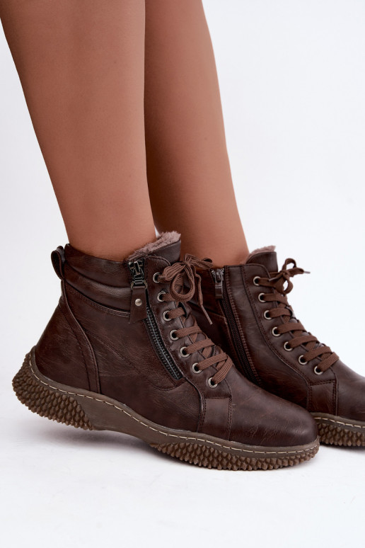 Botins femininos isolados com pelo por dentro em couro sintético na cor castanha Ulverina