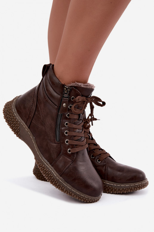 Botins femininos isolados com pelo por dentro em couro sintético na cor castanha Ulverina