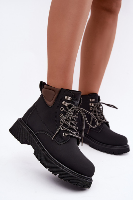 Sapatos femininos isolados, pretos Sarvella
