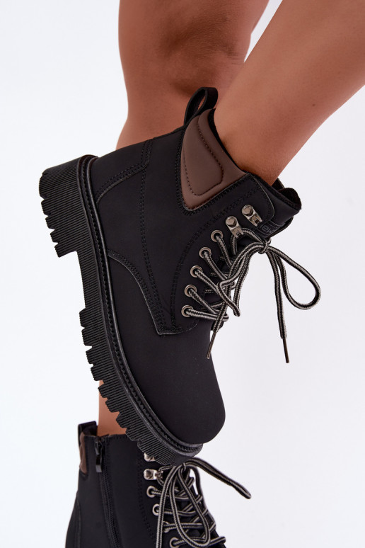Sapatos femininos isolados, pretos Sarvella