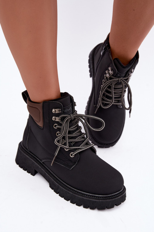 Sapatos femininos isolados, pretos Sarvella
