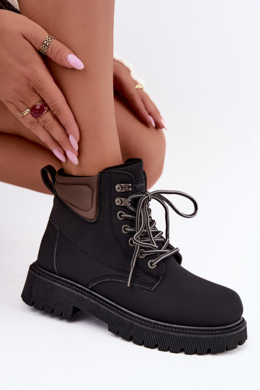 Sapatos femininos isolados, pretos Sarvella