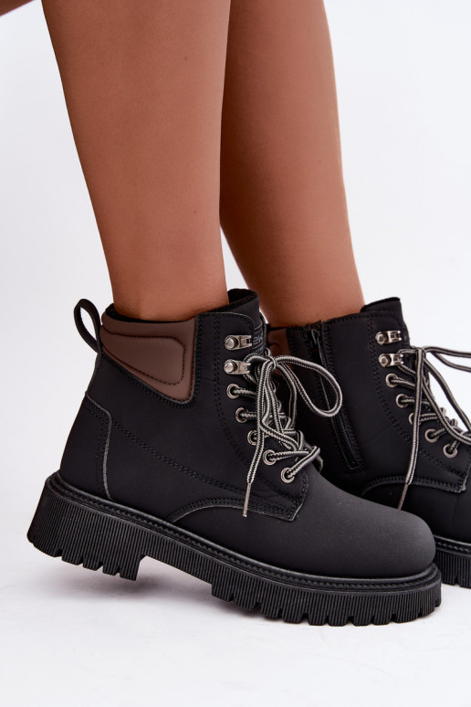 Sapatos femininos isolados, pretos Sarvella
