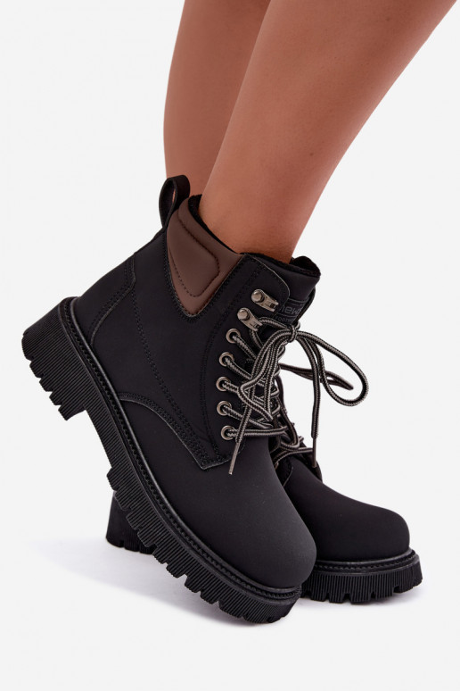 Sapatos femininos isolados, pretos Sarvella