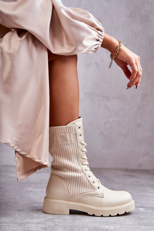 Botins femininos com cano tipo meia e saltos largos na cor areia Liam