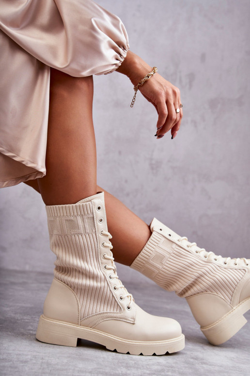 Botins femininos com cano tipo meia e saltos largos na cor areia Liam