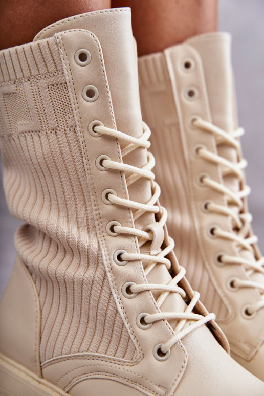 Botins femininos com cano tipo meia e saltos largos na cor areia Liam