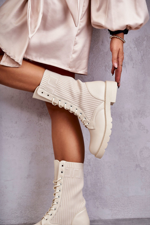 Botins femininos com cano tipo meia e saltos largos na cor areia Liam